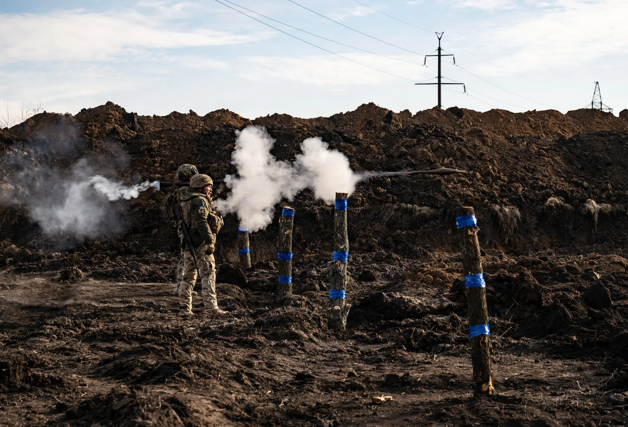 Коли вони перегруповувалися після відступу з Авдіївки, солдати не висловлювали жодних сумнівів, чому вони втратили місто: брак боєприпасів.